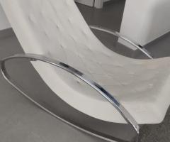 Silla mecedora salón. Piel. Blanca.