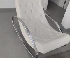 Silla mecedora salón. Piel. Blanca.