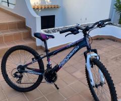 Se vende bici niño - niña marca Megamo