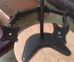 SOPORTE DE DOS MONITORES SIMULTANEAMENTE
