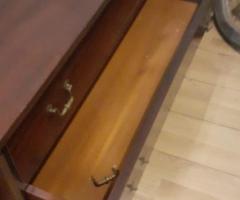 Cómoda de madera oscura - Imagén 4/6