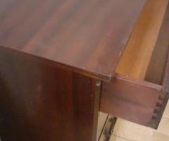 Cómoda de madera oscura - Imagén 5/6