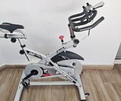 Bicicleta de ciclo indoor BH Fitness SB3 Magnetic