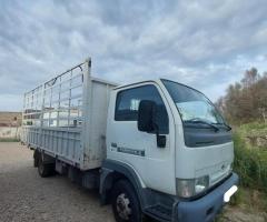Camión Nissan Cabstar 2002