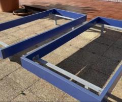 Cama color azul sin somier (se pueden vender por separado)