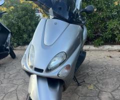 Moto Yamaha Majesty 125
