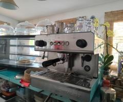 Se vende equipamiento completo de bar/cafetería